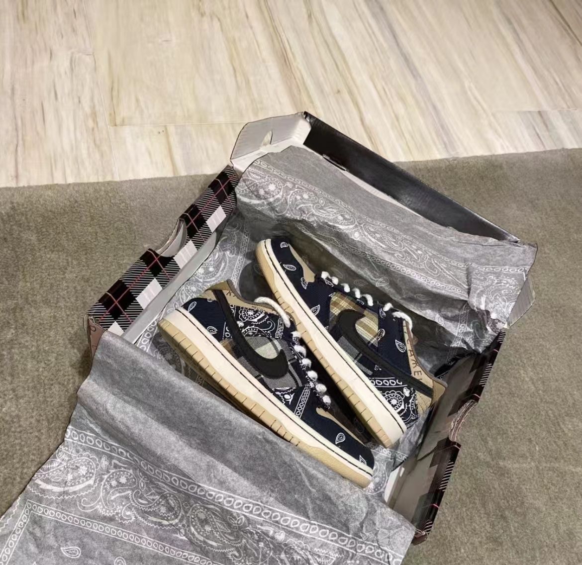 Travis Scott × Nike SB Dunk Low トラヴィススコット × ナイキ SB ダンク ロー スニーカー メンズ レディース