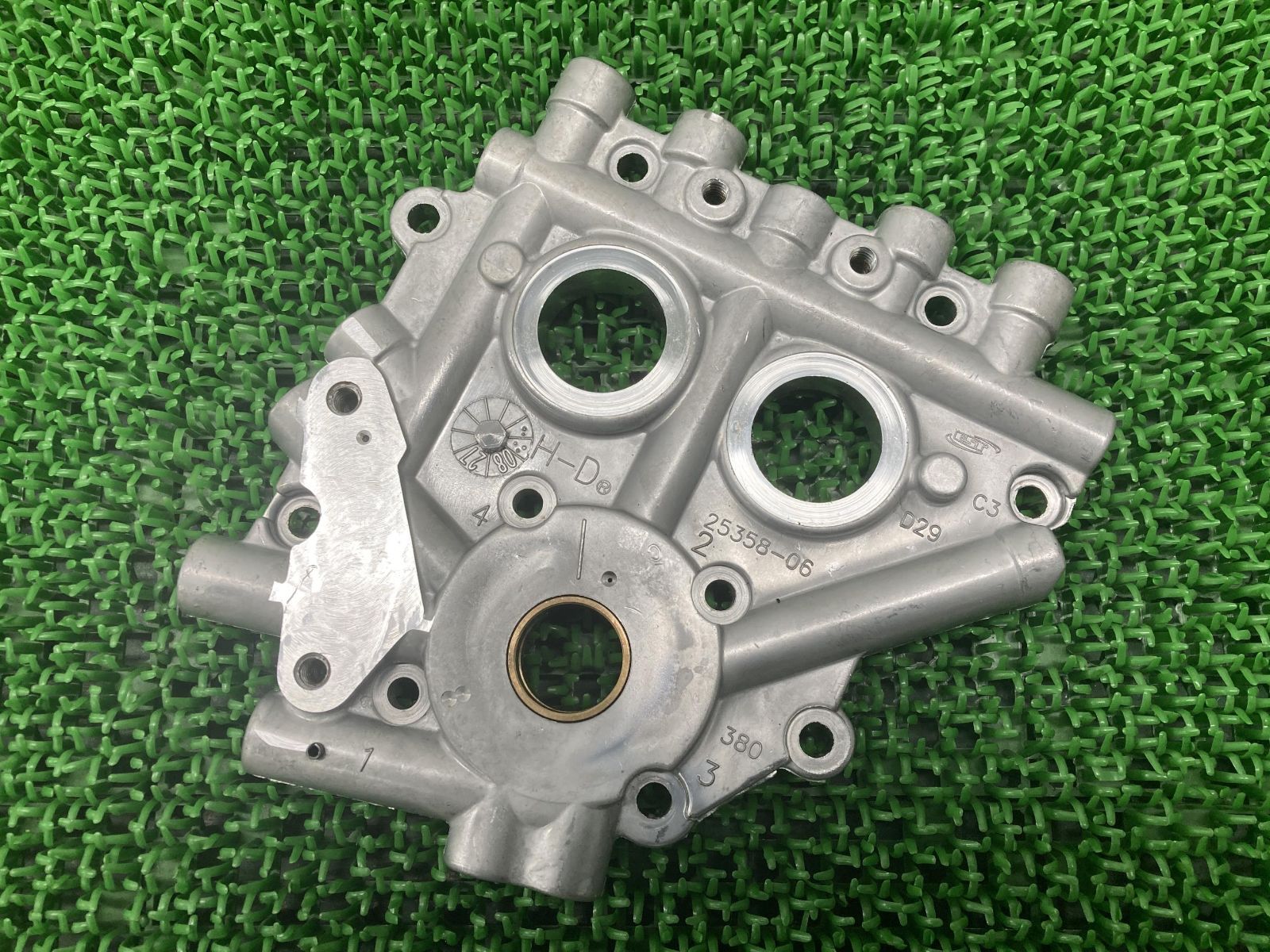 FXDB1580 カムシャフトプレート 25358-06 ハーレー 純正 中古 バイク 部品 ダイナ ストリートボブ ツインカム 修復素材に 車検 Genuine