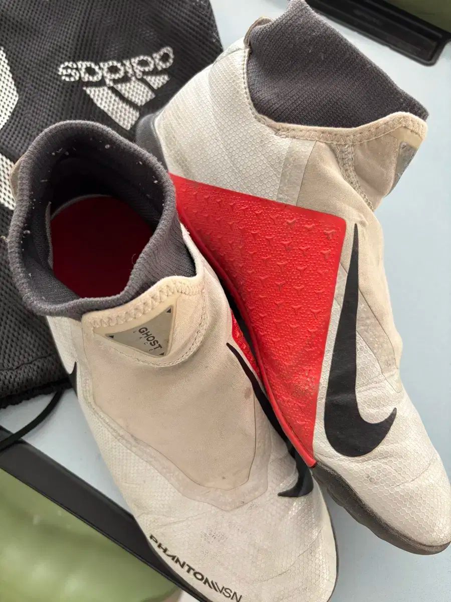 ファントム ビジョン サッカーシューズ