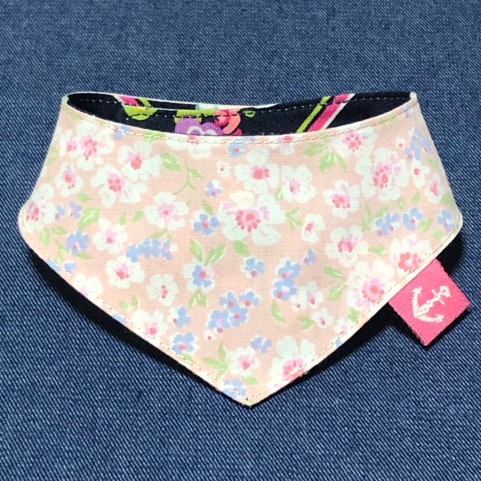 No.2707 犬猫用 リバーシブル バンダナ Sサイズ 花柄 ネイビー＆ピンク No.2942☘️ 犬猫用 リバーシブル バンダナ Mサイズ 花柄