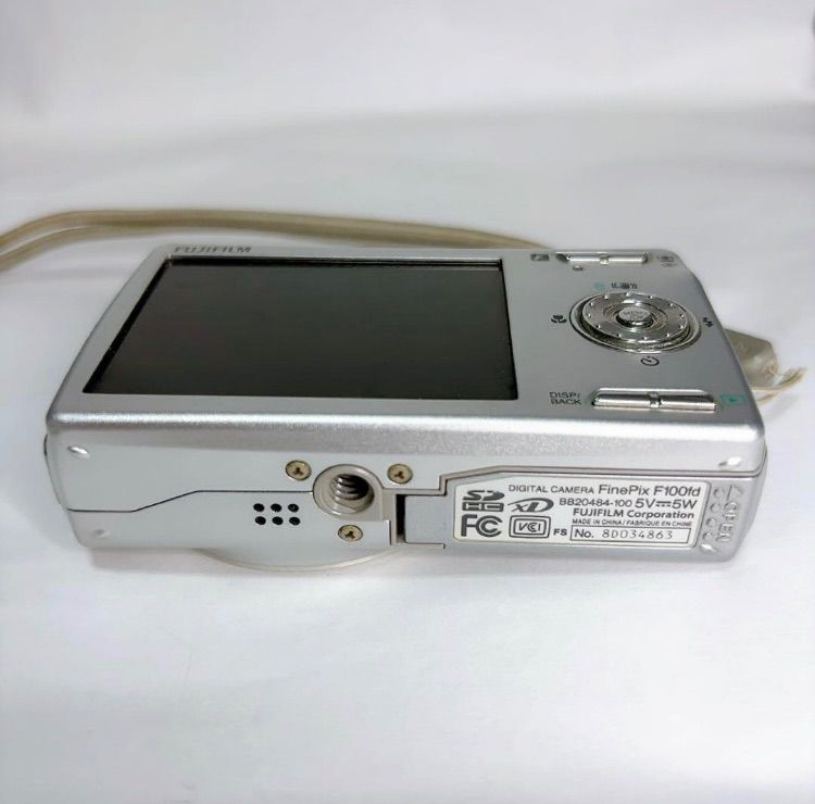 極美品】FUJIFILM FinePix F100fd シルバー ストラップ付 極美品