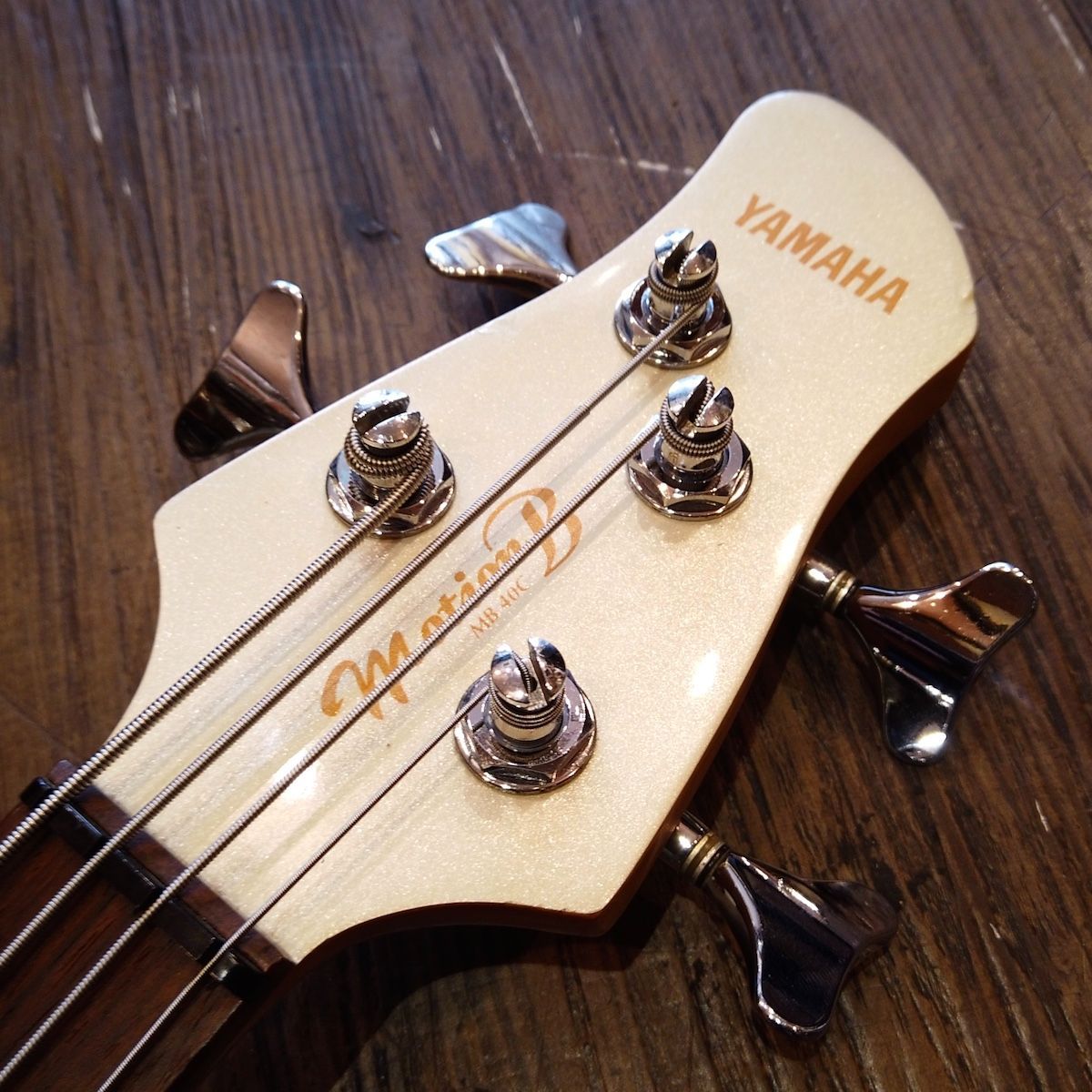 Yamaha Motion B MB-40C ホワイト エレキベース