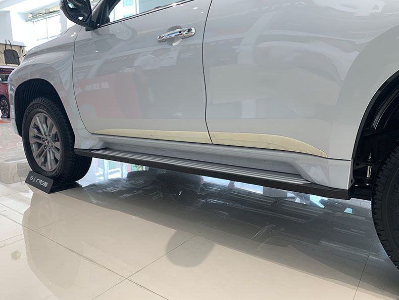 サイドスカートガーニッシュ