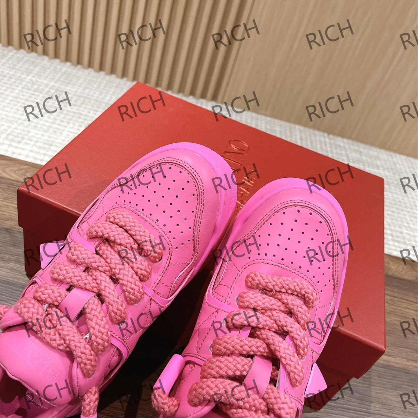 VALENTINO ピンク スニーカー 35 ヴァレンティノ スニーカー 35