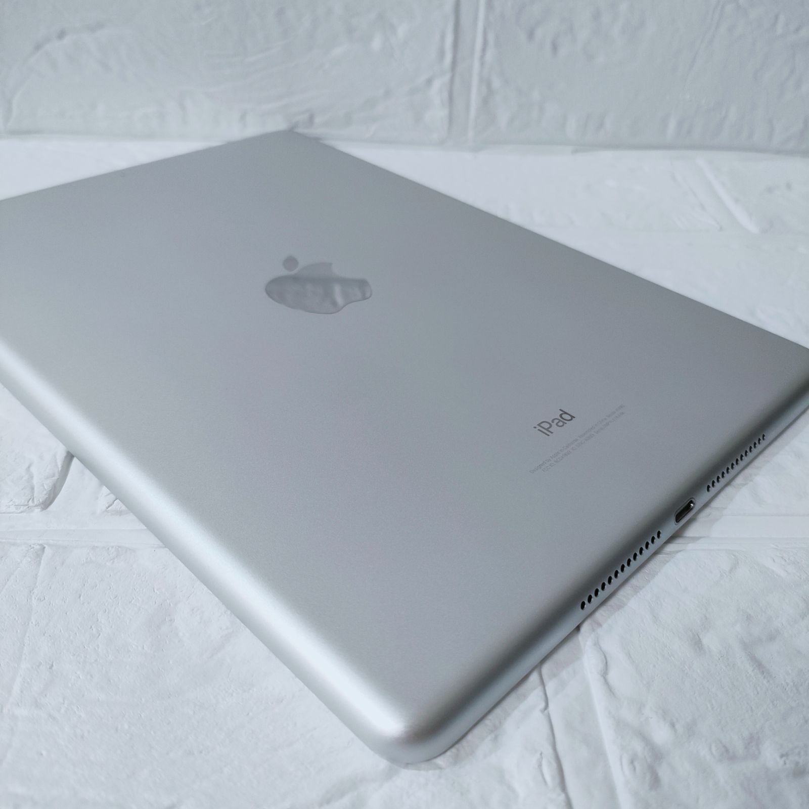 第6世代 iPad Wi-Fiモデル シルバー 32GB Apple iPad 第6世代 WIFIモデル