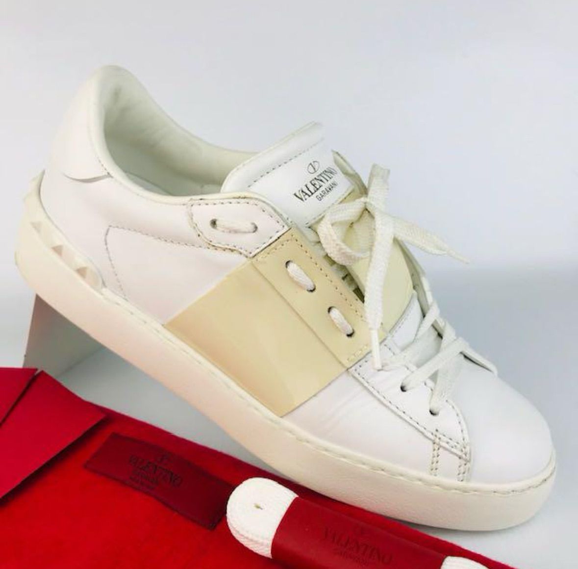 Valentino Garavani ロックスタッズ スニーカー レザー37女 【公式通販】