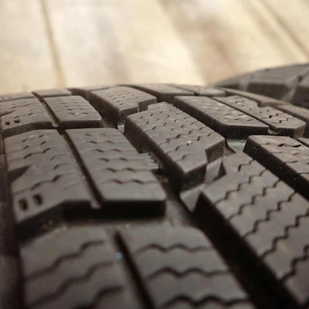 84Q グッドイヤー