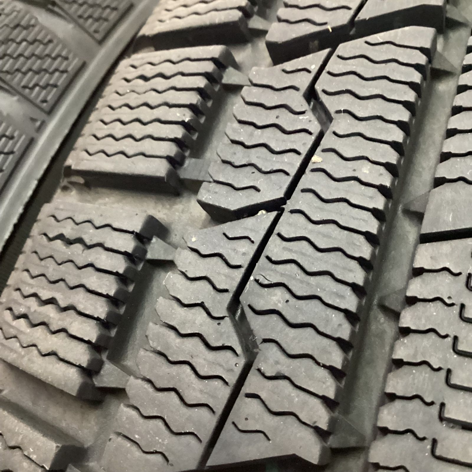 スタッドレスタイヤ 225 55R19 TOYO トランパス TX ウィンター み