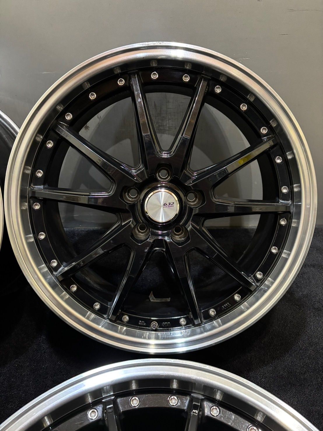 ロクサーニ 19インチ