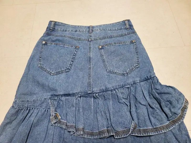 ラッキーシュエトゥ フリル