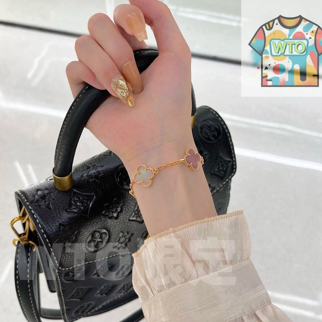 Van Cleef & Arpels 四つ葉ブレスレット Van Cleef & Arpels ゴールド 四つ葉モチーフ ブレスレット