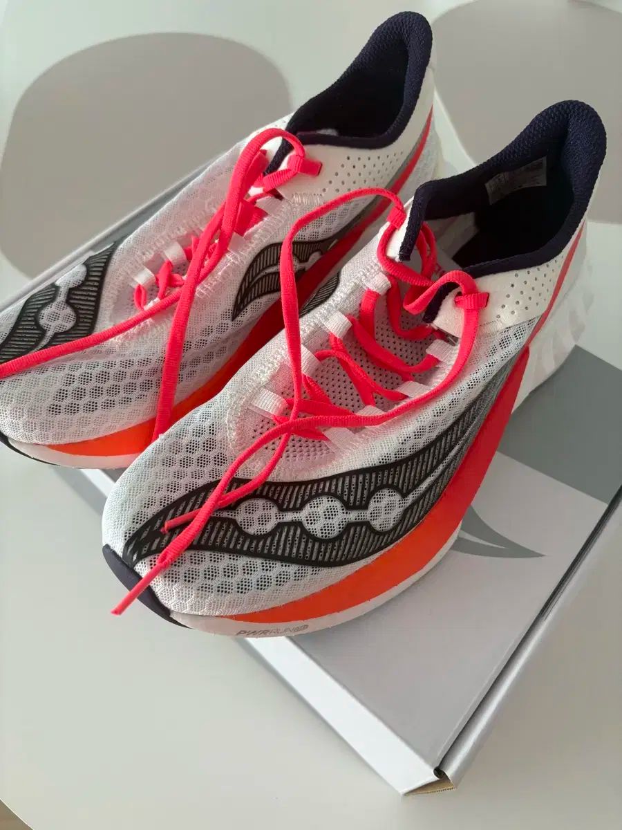 Saucony(サッカニー) エンドルフィン プロ 4 255 - メルカリ