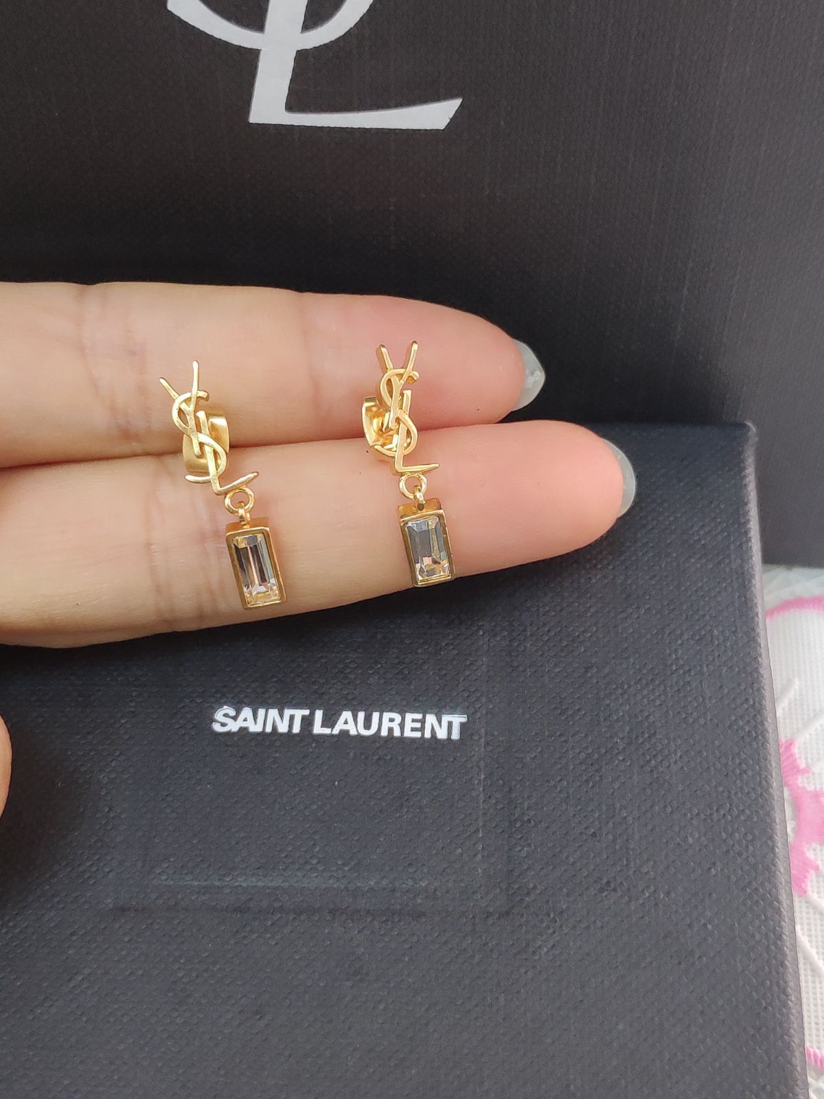 サンローラン　saint laurent ピアス　超美品 楽天市場】SAINT LAURENT サンローラン 618031 Y1500 カラー3色