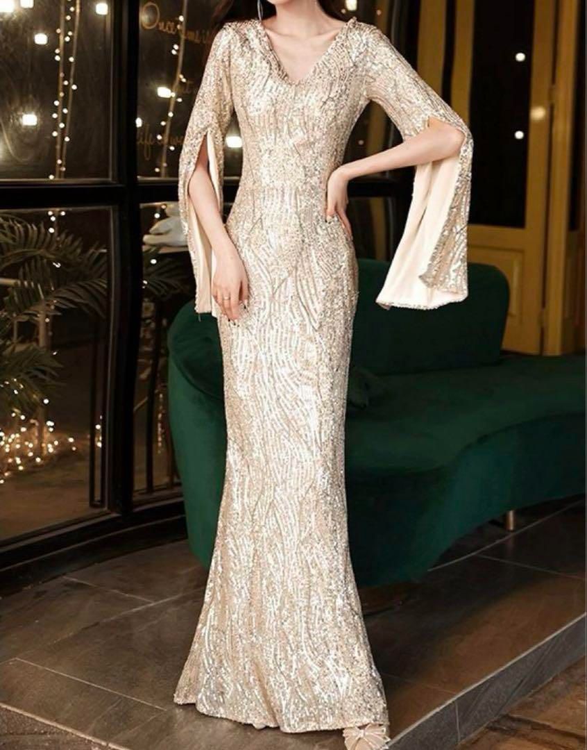 スパンコールの煌びやかなVネックの長袖イブニングドレス♩.• スパンコールの煌びやかなVネックの長袖イブニングドレス