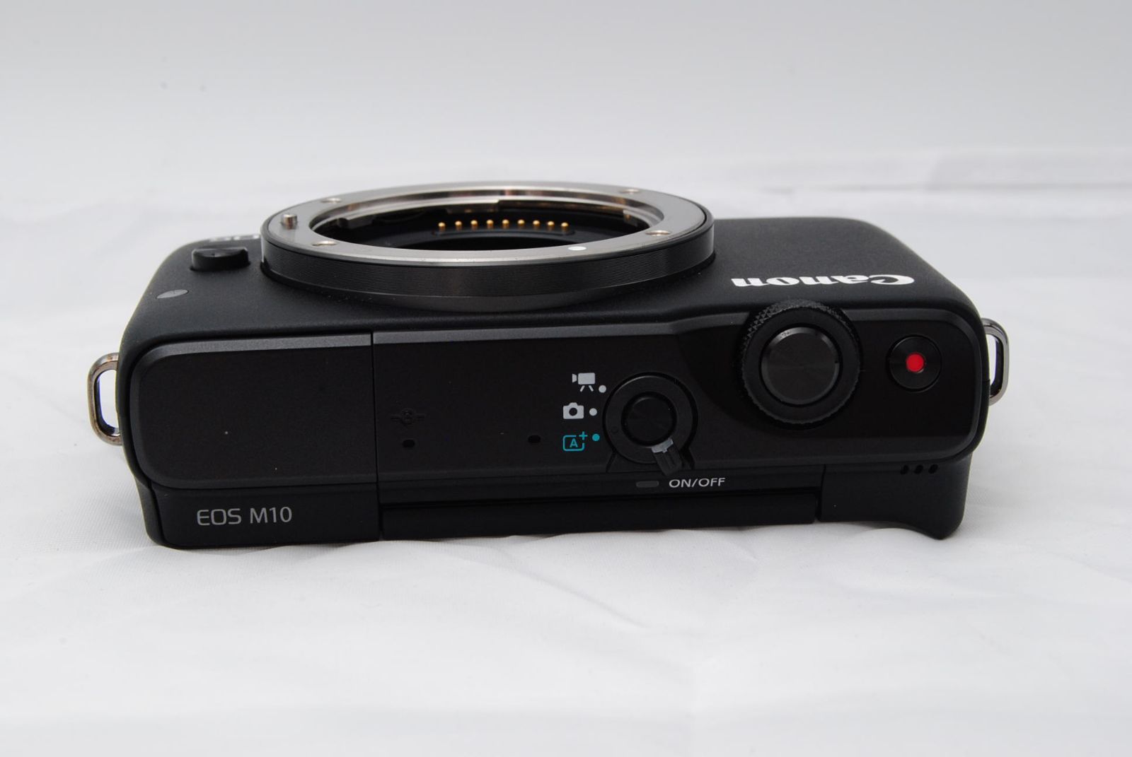 新品級 ☆ Canon EOS M10 ダブルレンズキット(ブラック) ミラーレス  