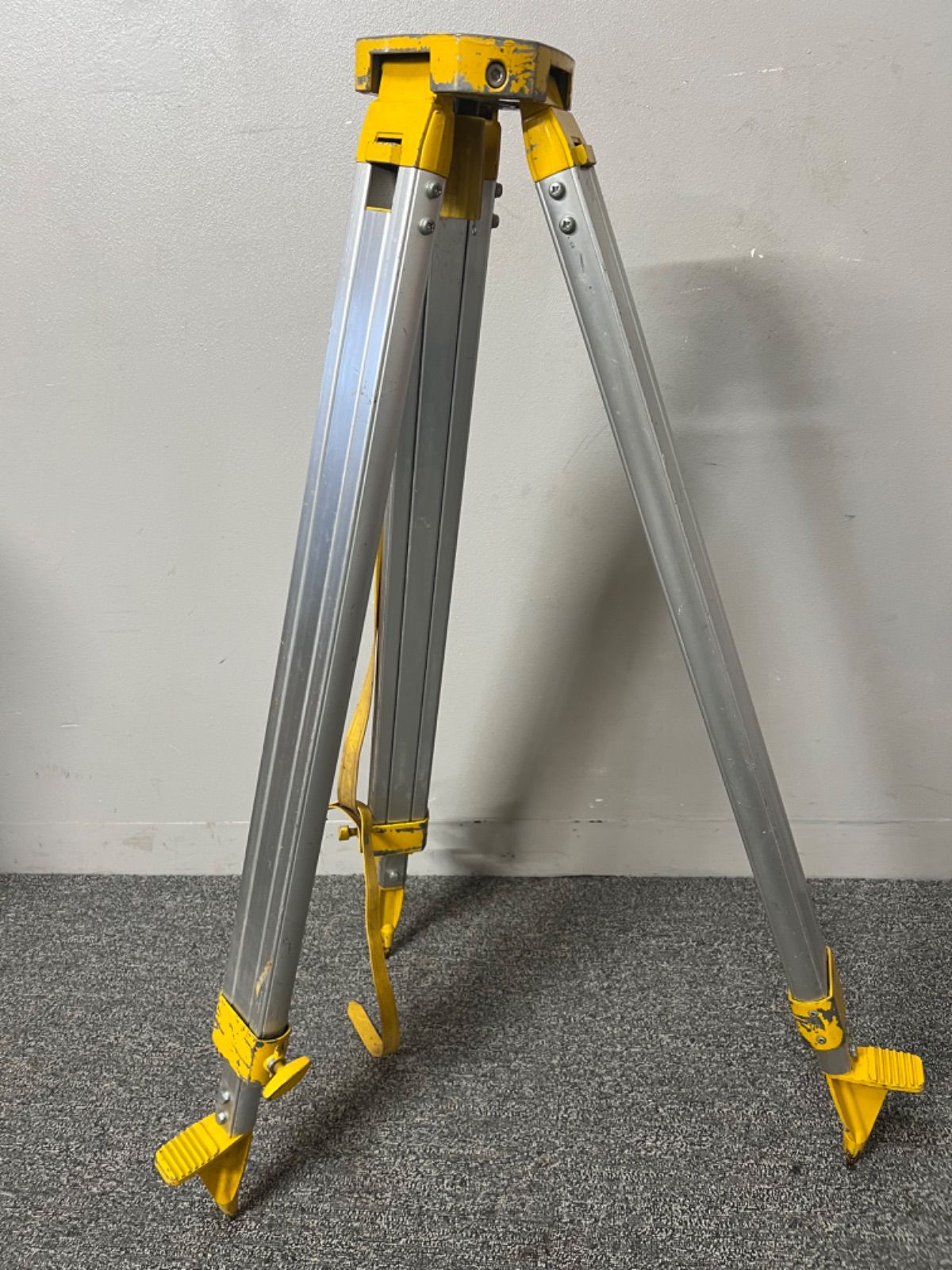 【中古】TOPUCON 三脚 ⭐︎ トプコン アルミ三脚 三脚 TOPCON 中古 脚長 測量機器 - メルカリ