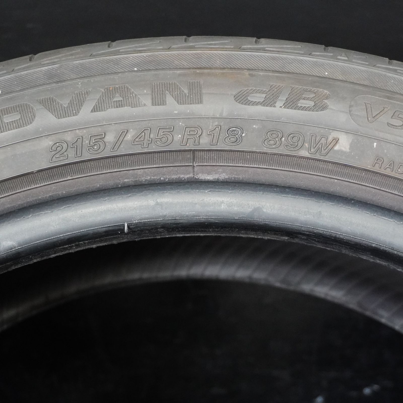 値下げセール。 21年製 バリ山 ヨコハマ ADVAN dB V552 215 45R18 4本 80系ノア ヴォクシー マツダ3 アクセラ キックス等