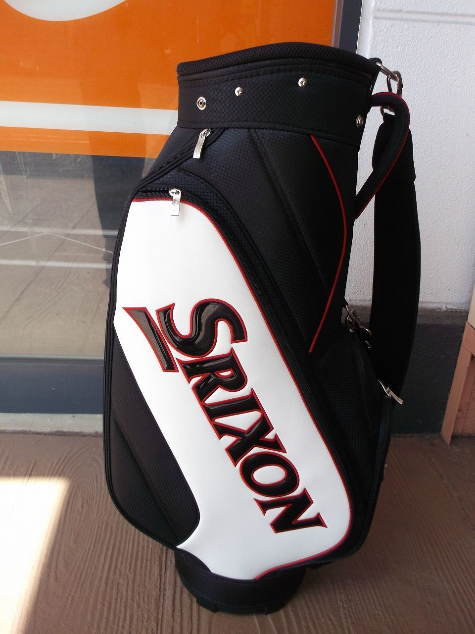 美品 SRIXON GGC-S140G キャディバッグ 9型 3.0㎏ ブラック