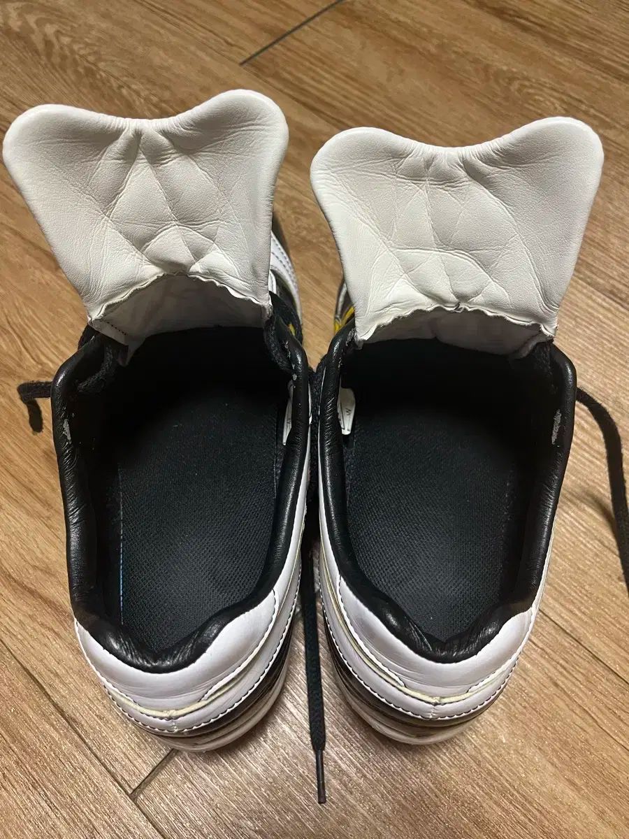 Asics アシックス