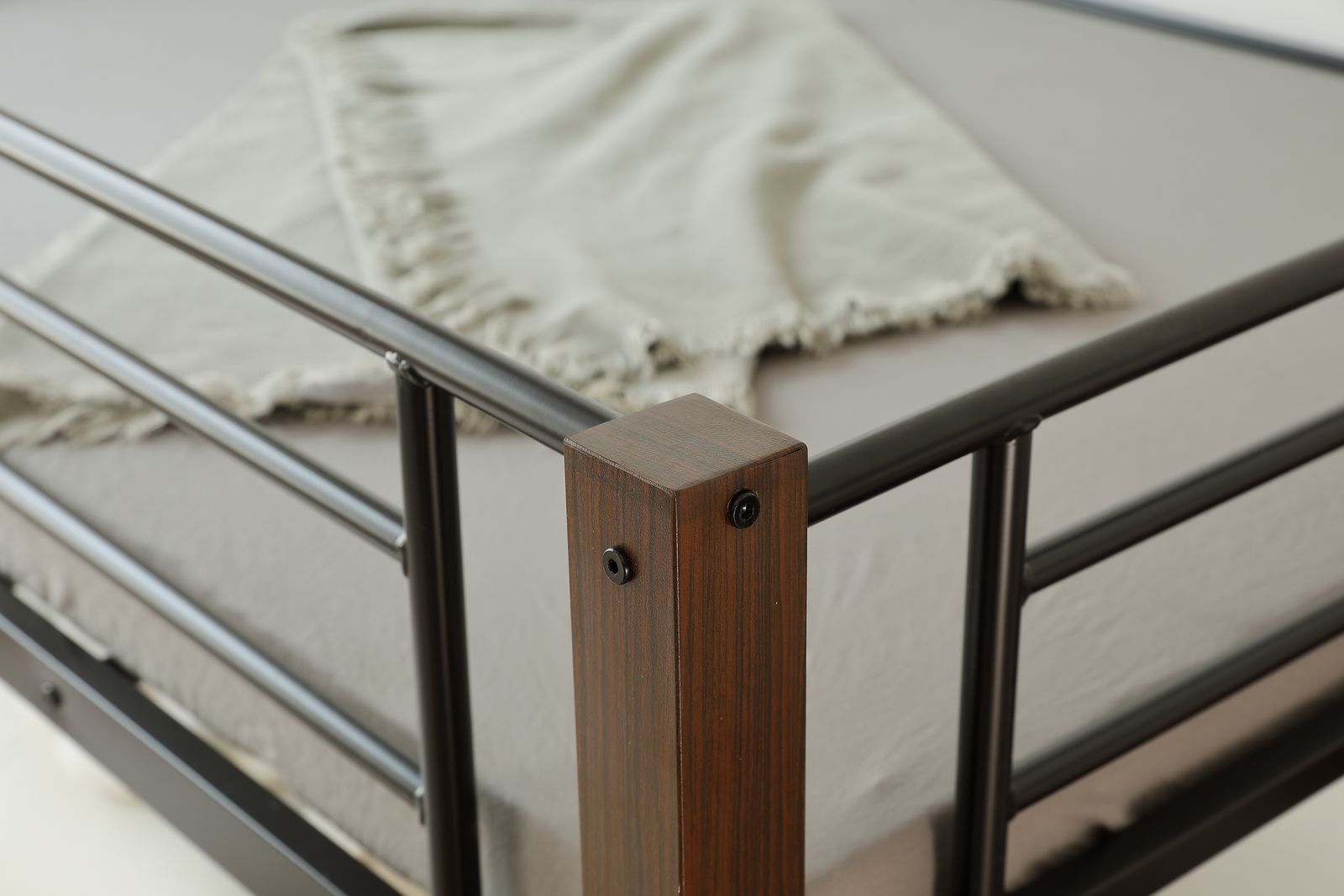 お手頃価格でご提供し! マット付き ロフトベッド パイプベッド シングル 耐荷重150kg 高さ109m ハイベッド ロフトベッドロータイプ 棚 収納 北欧風 大人 一人暮らし 子供部屋 送料無料 スチール 耐震 ベッド シングル