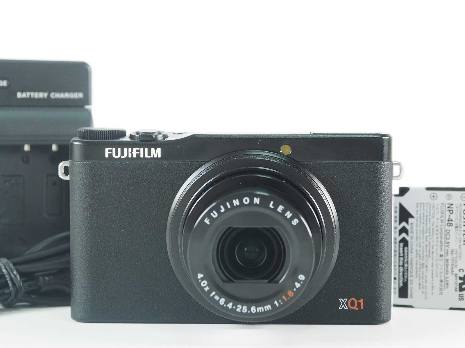 富士フィルム Fujifilm XQ1 X Series 12.0MP Compact Digital Camera Black Z4636A