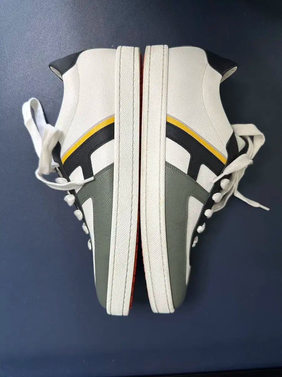 HERMES(エルメス) ブーメラン スニーカーズ