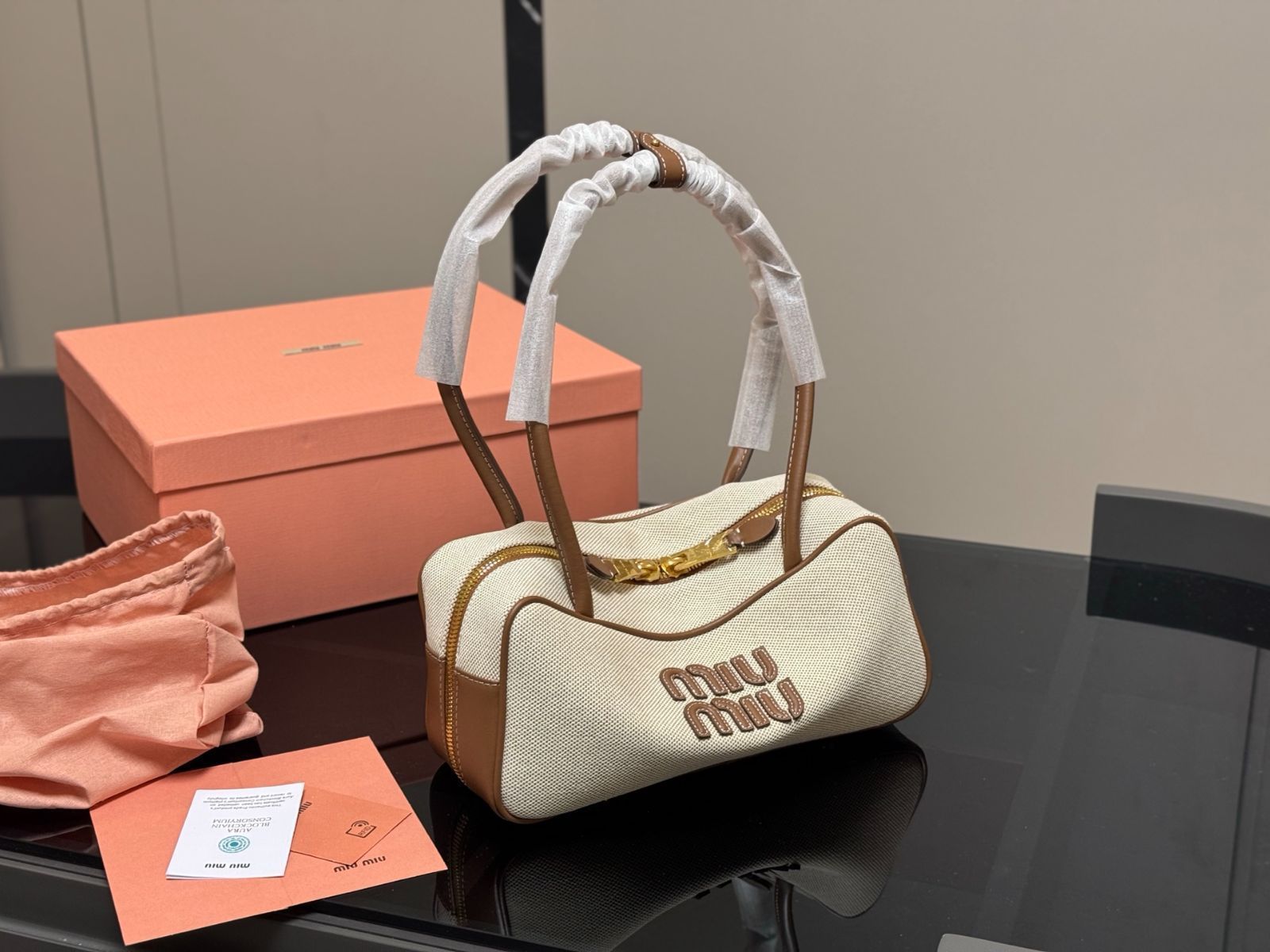 今日特価】miumiu ボウリングバッグ / オフィスバッグ（28×13cm