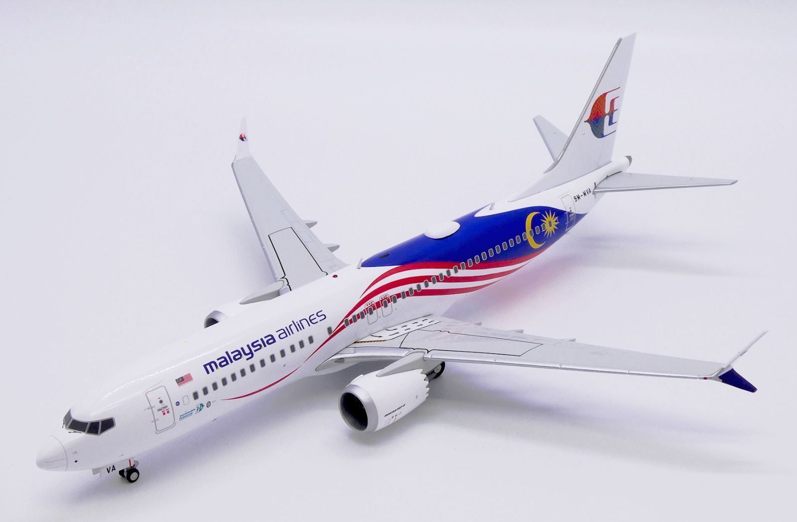 737MAX8