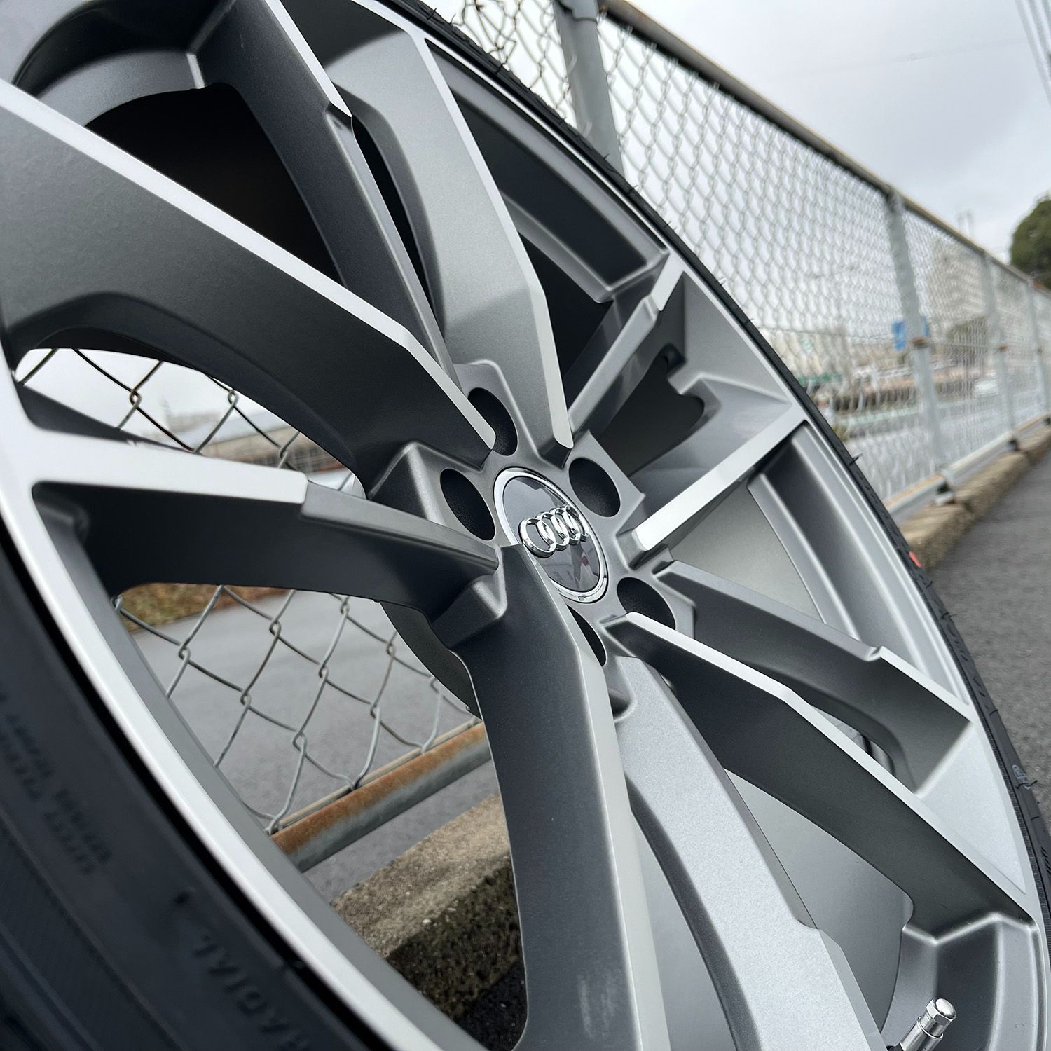 新品 Audi アウディタイヤホイールセット 純正ボルト対応 20インチ 
