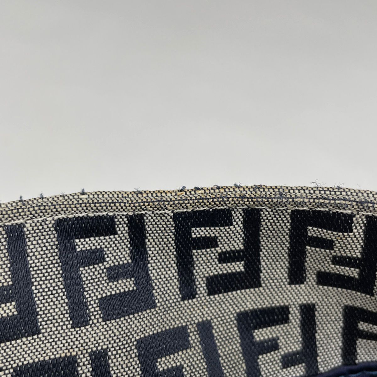 在庫一掃】 フェンディ FENDI ズッキーノ柄 ハンドバッグ 手提げ 在庫一掃】 フェンディ FENDI ズッキーノ柄 ハンドバッグ 手提げ