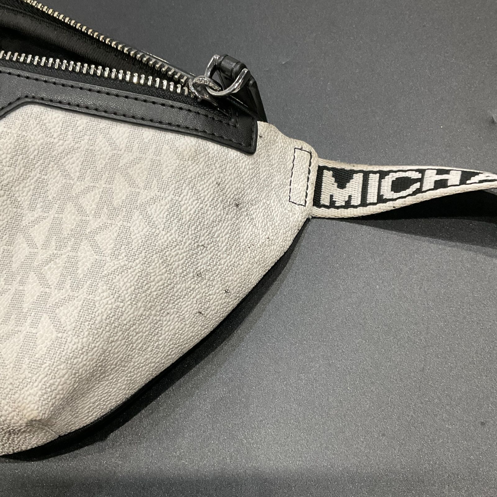 ウエストポーチ