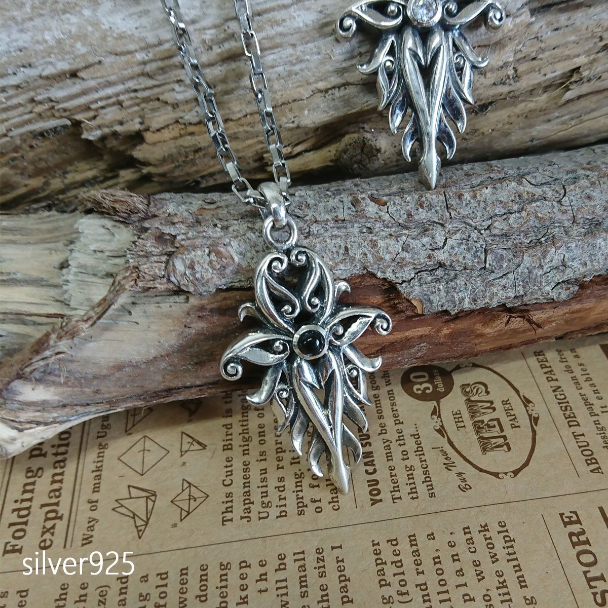 ArtemisClassic/ｼｯｸｽﾍﾟﾝｽｺｲﾝﾍﾟﾝﾀﾞﾝﾄ（チャーム）｜Artemis Classic（アルテミスクラシック） チャーム  シルバー925 チェーン付き 革ヒモあり シルバーアクセサリー チャーム 十字架 アラベスク レッドストーン メンズ レディース クール コーデ  カッコイイ オシャレ ...