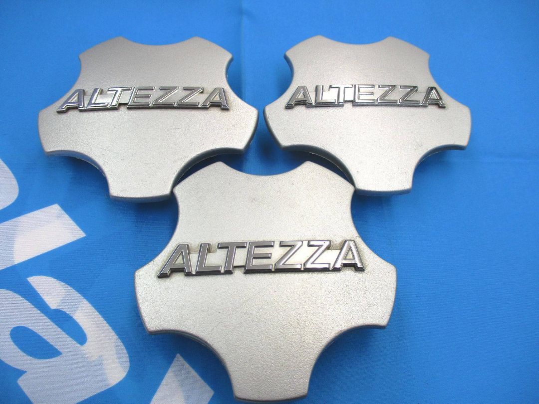 トヨタ　アルテッツァ純正　中古センターキャップ　3個セット　神奈川県　ホイールキャップ　(SC58)