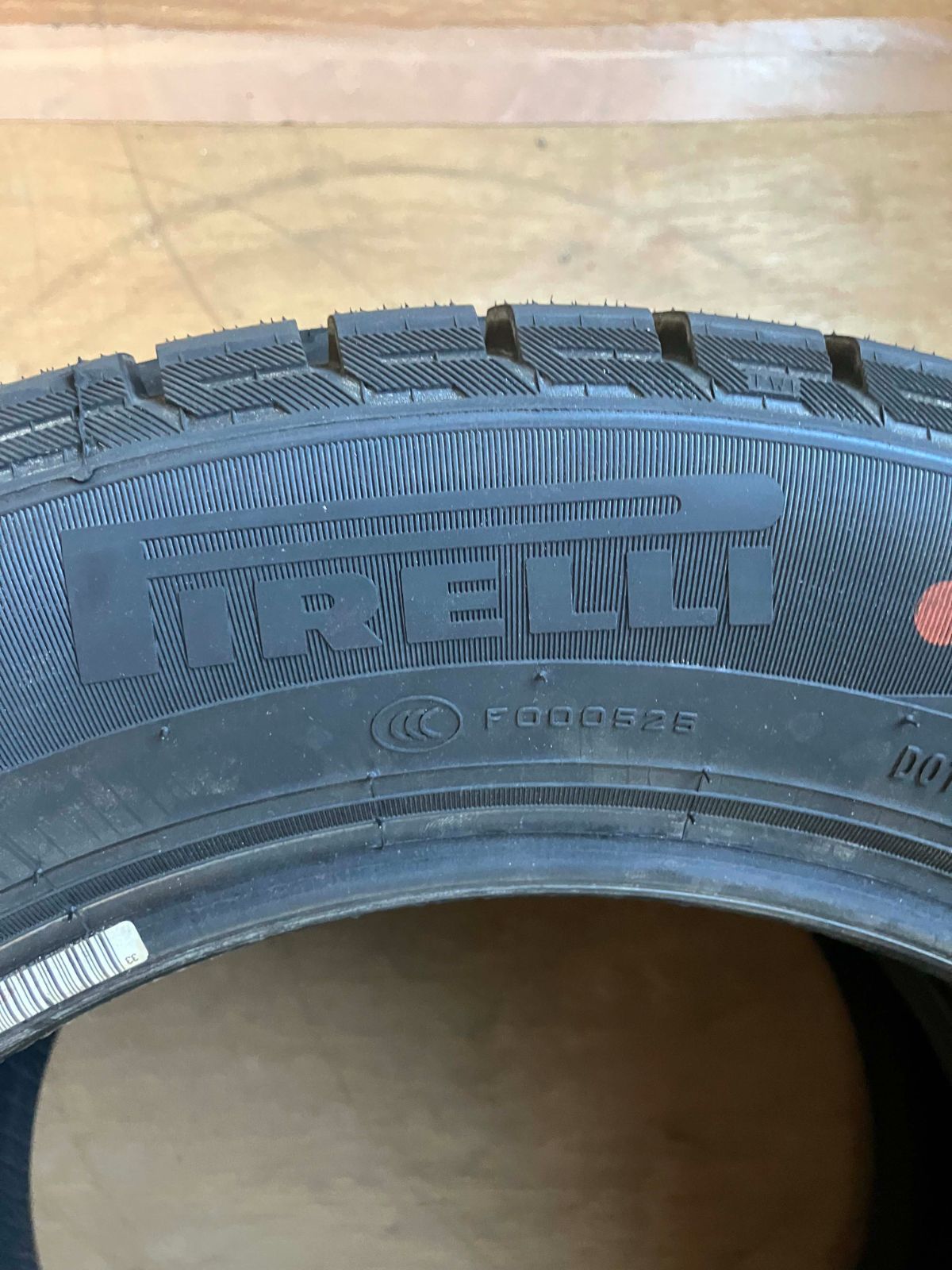 ピレリ 185 60R15 スタッドレス 2019年製 2本セット