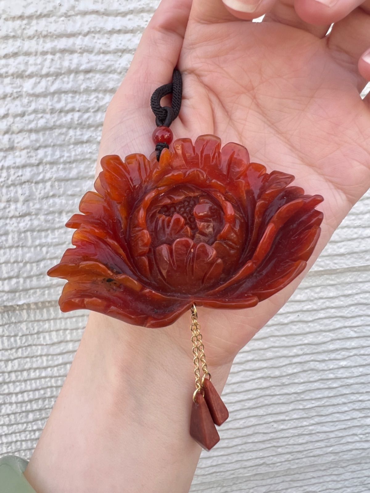 天然岫岩玉 ぼたんの花 彫りペンダン - メルカリ 