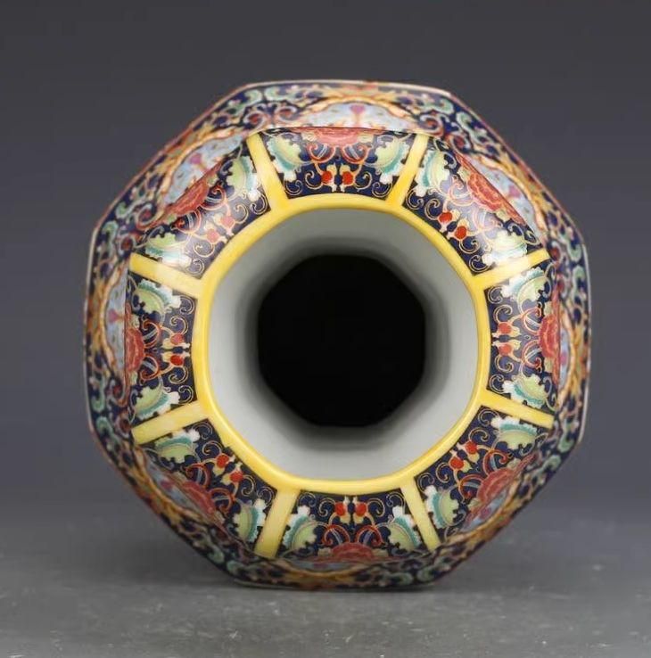 景徳鎮 陶磁 琺瑯彩蒜頭瓶 現代工芸品 美術品 装飾品 置物 景徳鎮 陶磁 琺瑯彩蒜頭瓶 現代工芸品 美術品 装飾品 置物