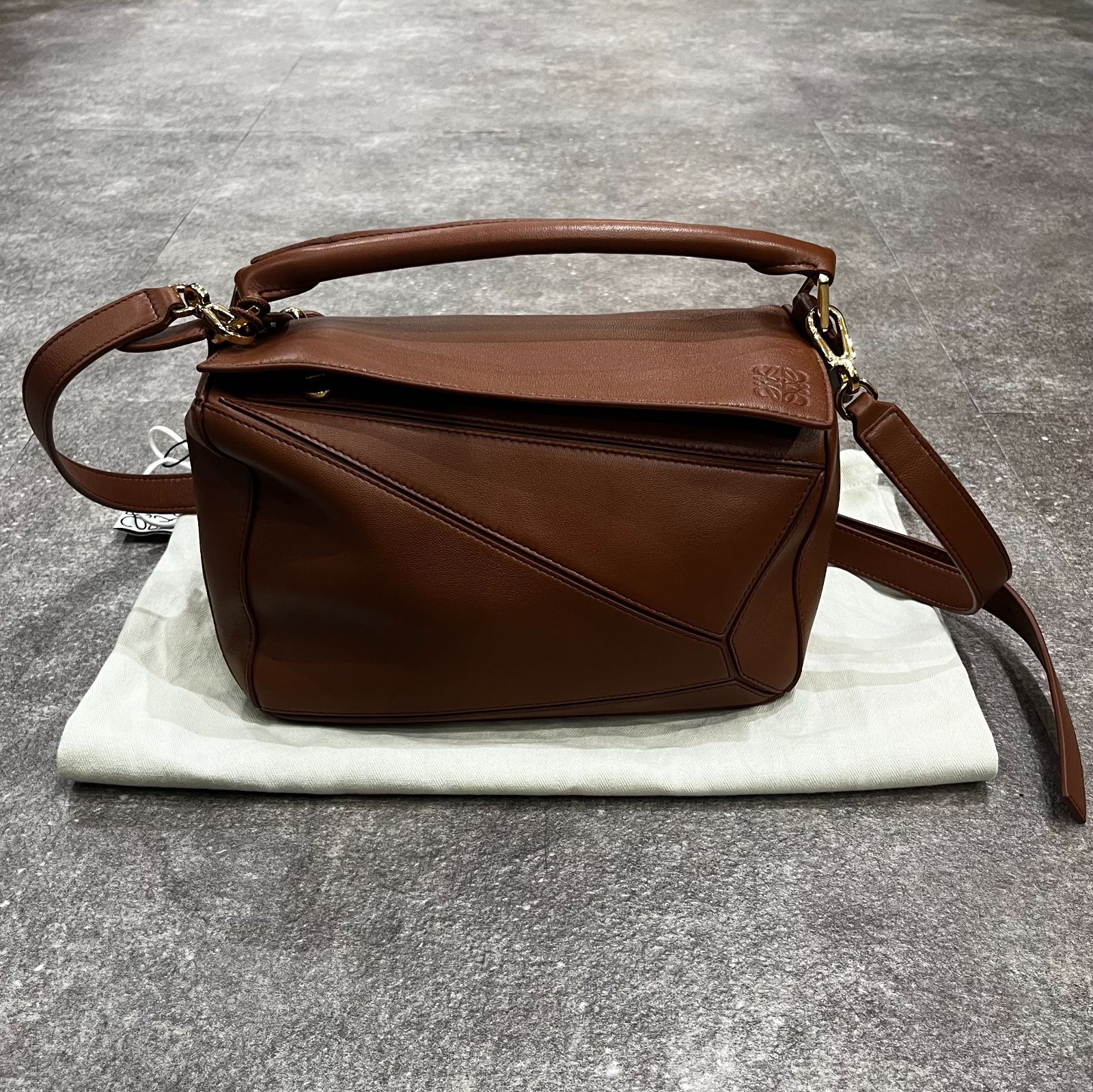 ロエベ　ライトブラウン レザー ショルダーバッグ 楽天市場】ロエベ loewe（カラーブラウン）（ショルダーバッグ