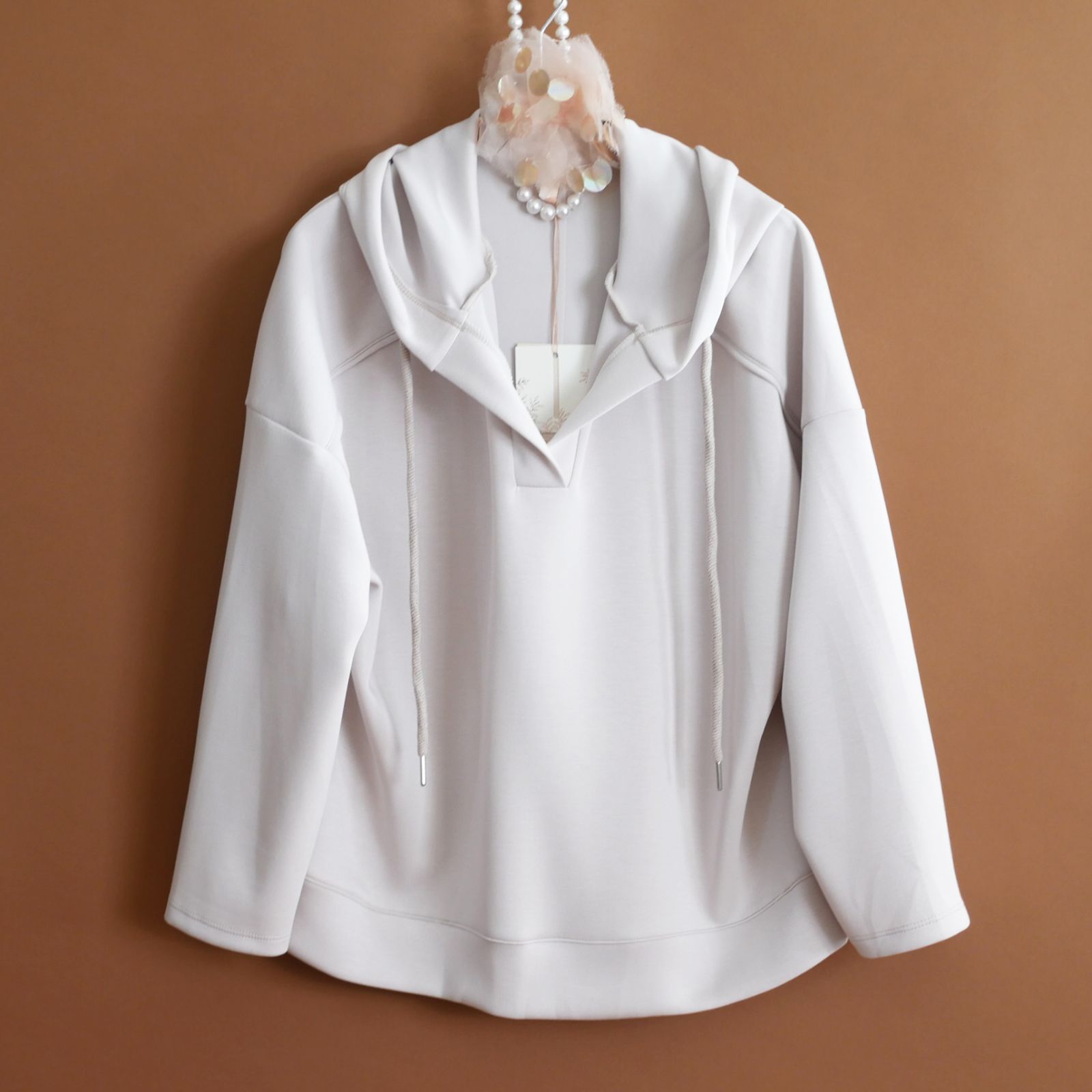 dt 058 ミラノの新ブランド ミアイア 洗練された佇まい 美しいマットな風合い イタリア製パーカー ベージュ系