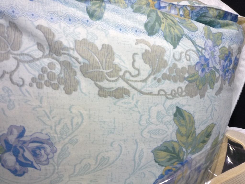 アライヴン ALIVEN　羽毛 掛け布団 ホワイトダウン　布団　150×210 新品 アライヴン ALIVEN 羽毛掛け布団 190×210 アリオン フランス