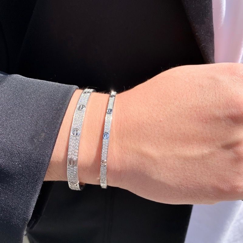 2個　カルティエ　K18 WG　ラブ　ブレス　コード無し　箱と説明書は1部 2個 カルティエ K18 WG ラブ ブレス コード無し 箱と説明書は1部