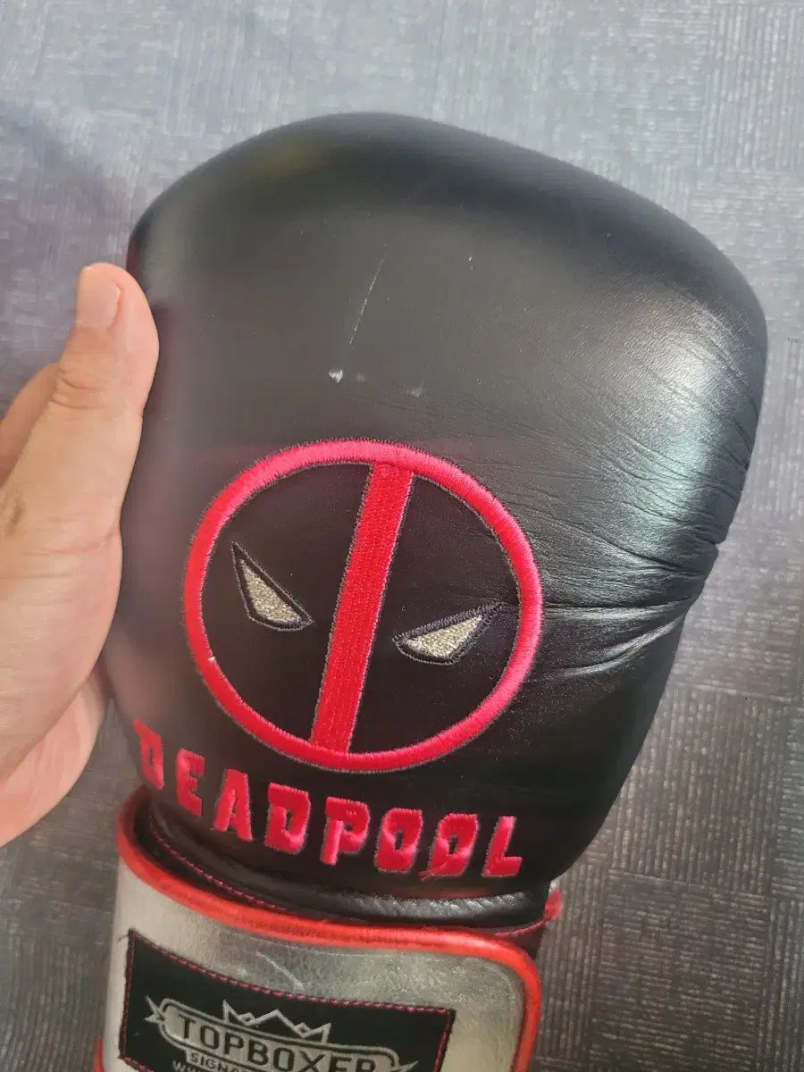 グローブ ブラック|レッド