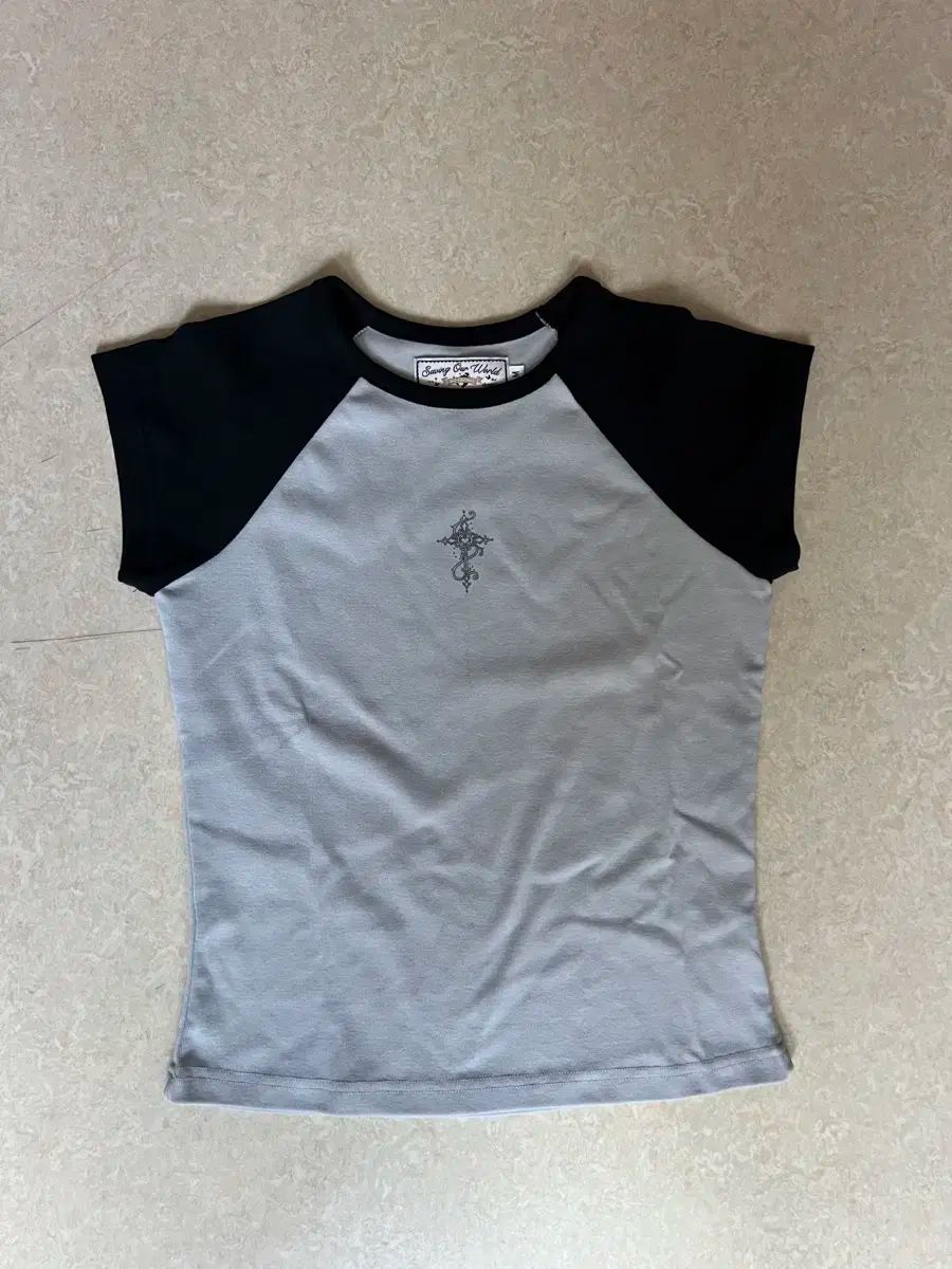 ☆送料・関税込☆THREETIMES★Heart cross tee★Tシャツ★ threetimes(スリータイムズ) heart cross tee グレー - メルカリ