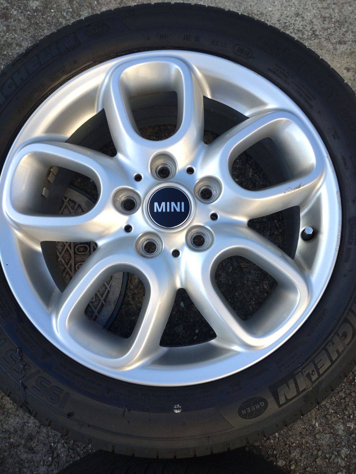 ミニ ミニ(F55/F56)用 195/55R16 87V ヨコハマ ブルーアース AE01F マック オックスフォー 195⁄55r16 タイヤホイール スタッドレス ブリヂストン 輸入