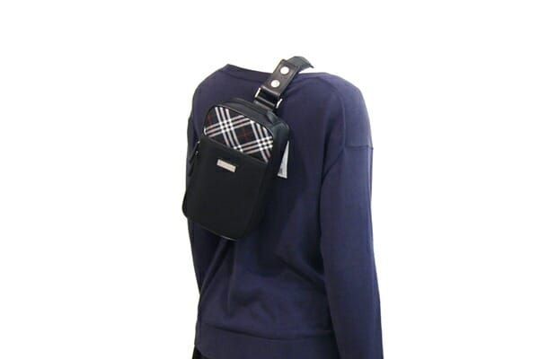 美品☆バーバリーブラックレーベル ショルダーバッグ ボディバッグ　ホースロゴ 黒 BURBERRY BLACK LABEL - 美品 バーバリーブラックレーベル ショルダー