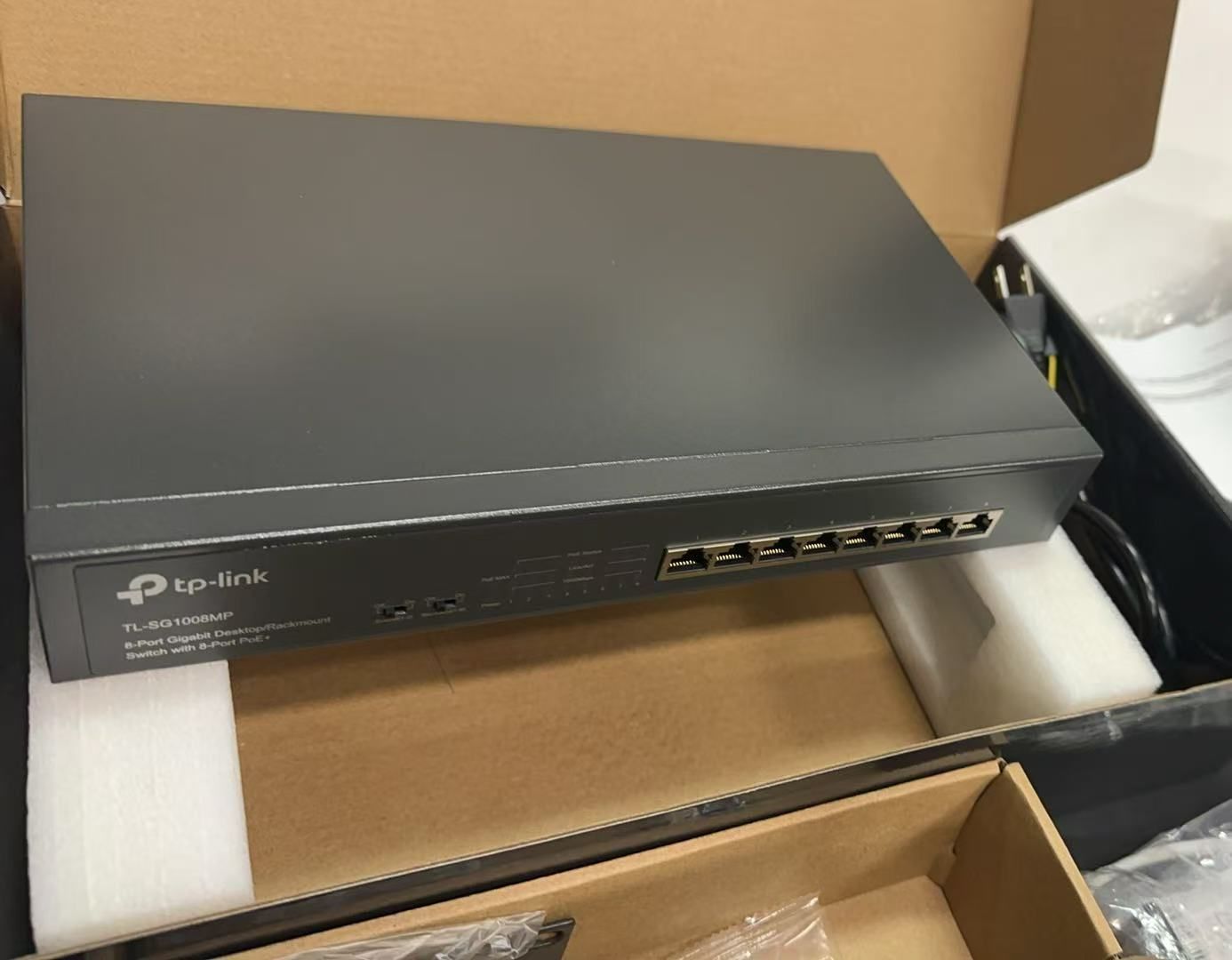 スイッチングハブ 8ポートギガビット