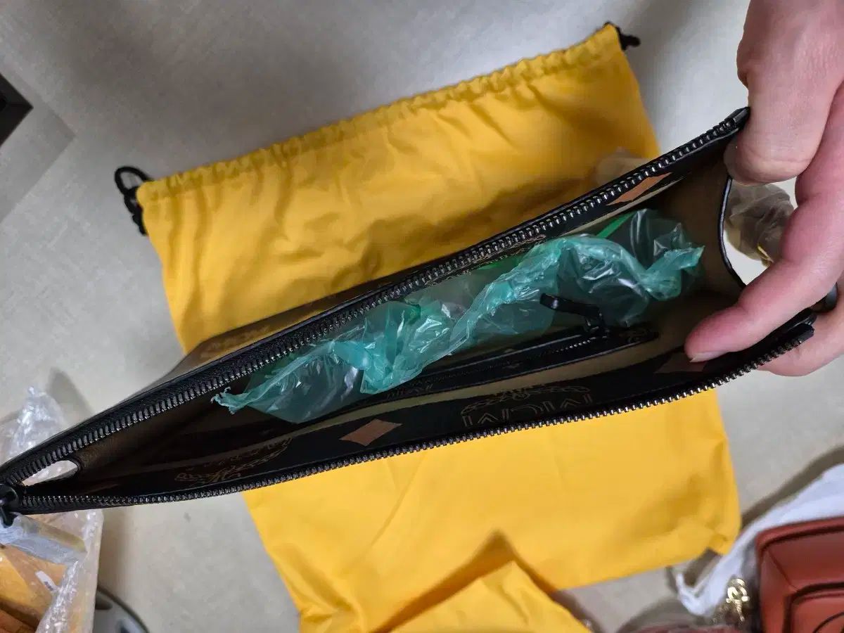 MCM クラッチバッグ ヴィンテージ】MCMクラッチ A4書類も入るサイズ