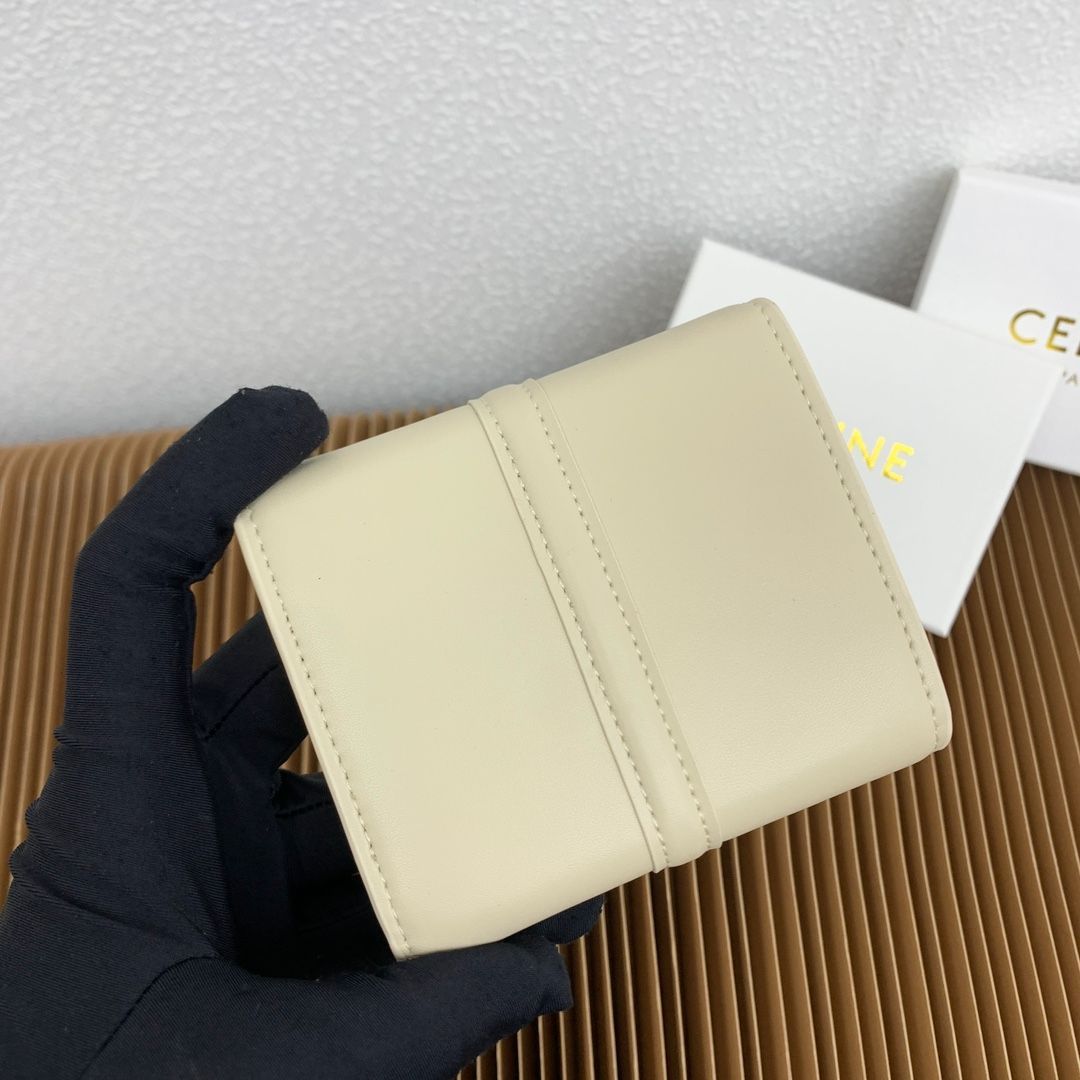 新品未使用 CELINE セリーヌ スモールトリフォールドウォレット セーズ タン 三つ折り財布【6544】 - メルカリ