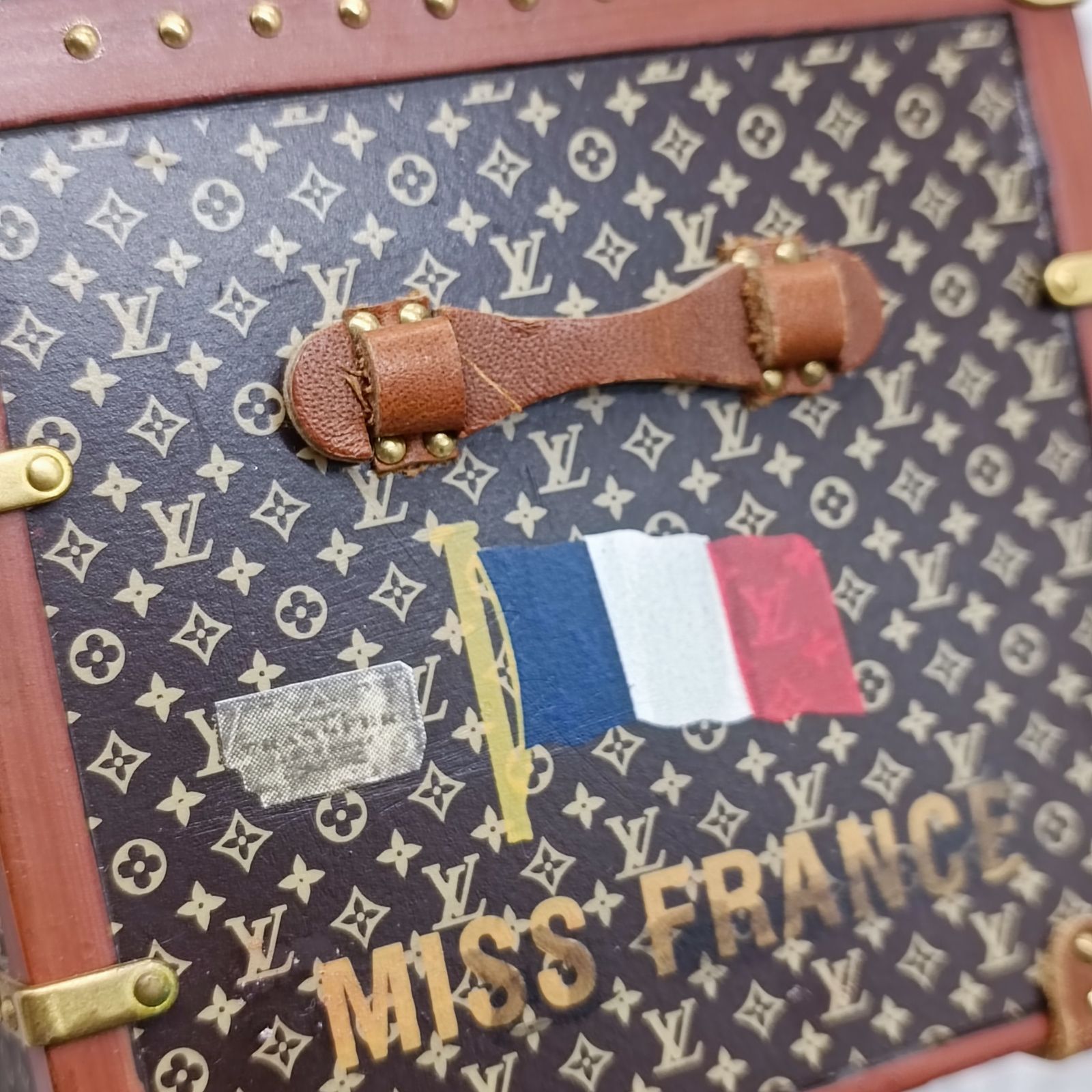 LOUIS VUITTON ミスフランス モノグラムトランク ペーパーウェイト LOUIS VUITTON/ルイ・ヴィトン】 ミスフランス トランク