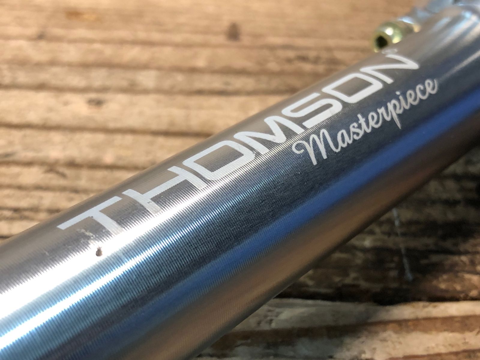 僅かにクランプ痕あり