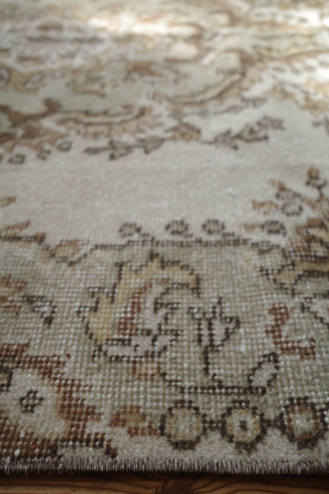 メダリオン ペールグリーン